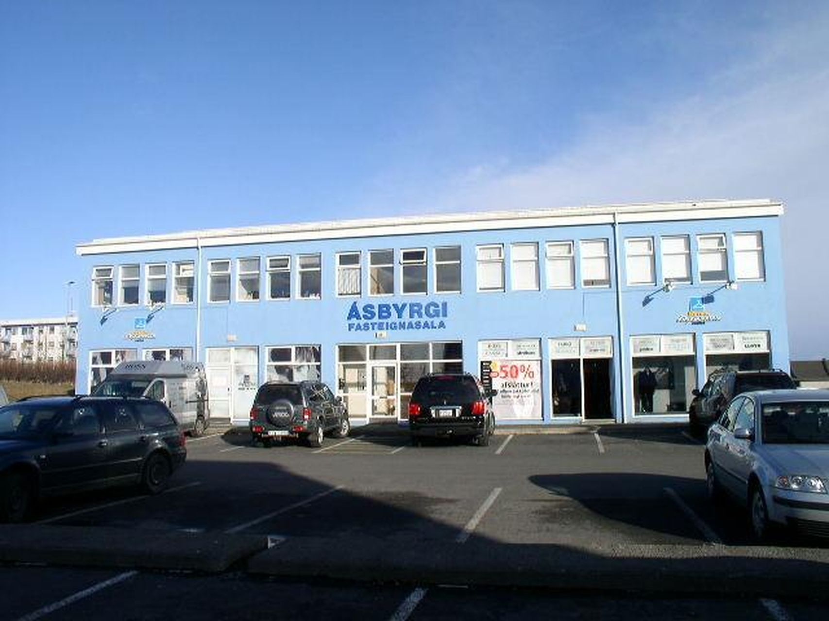 Aðal mynd