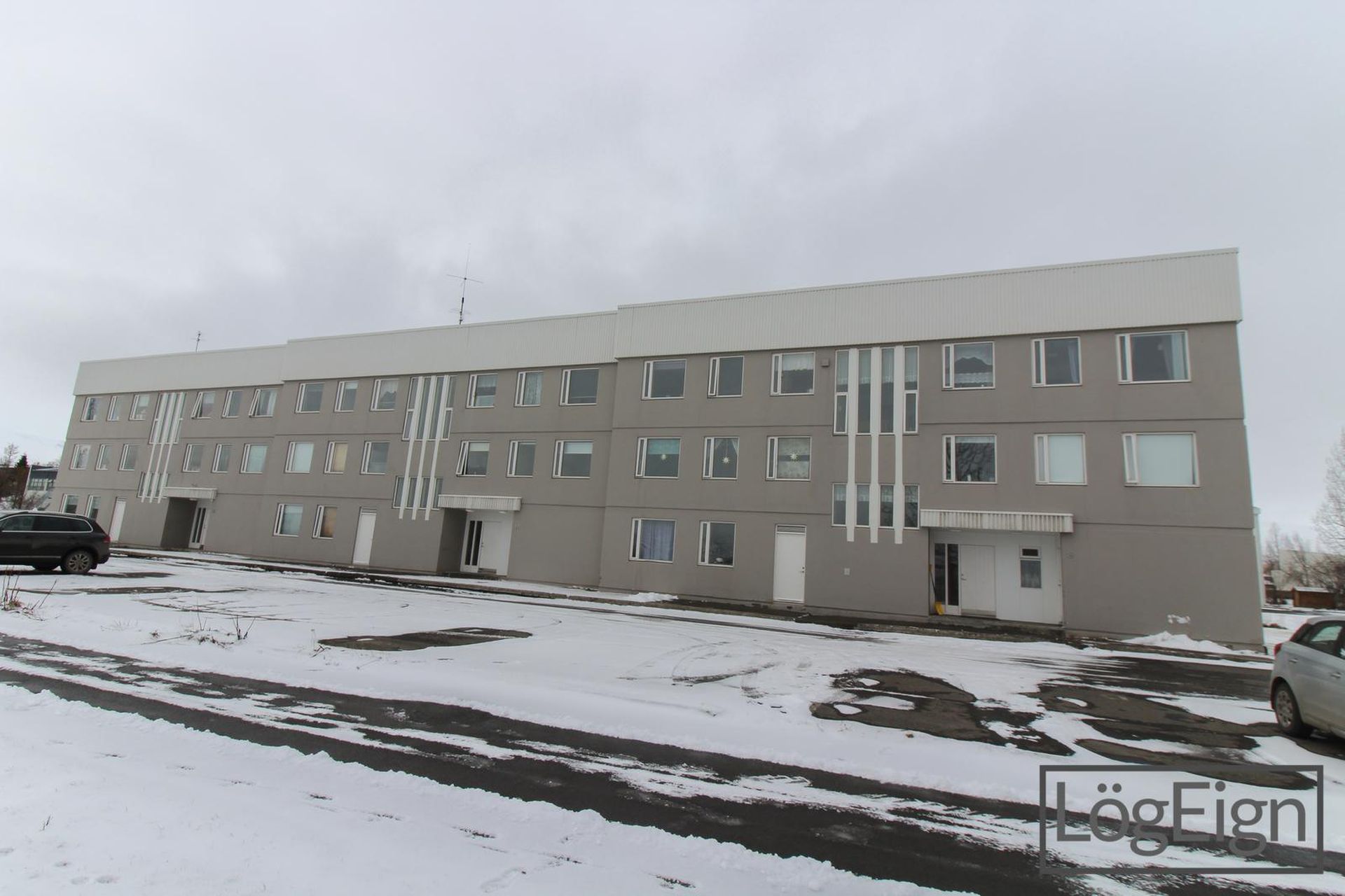 Aðal mynd