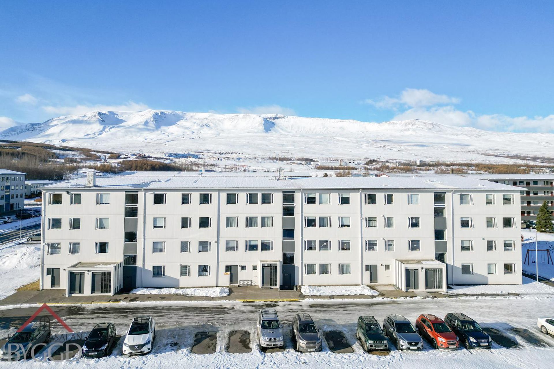 Tjarnarlundur 9
