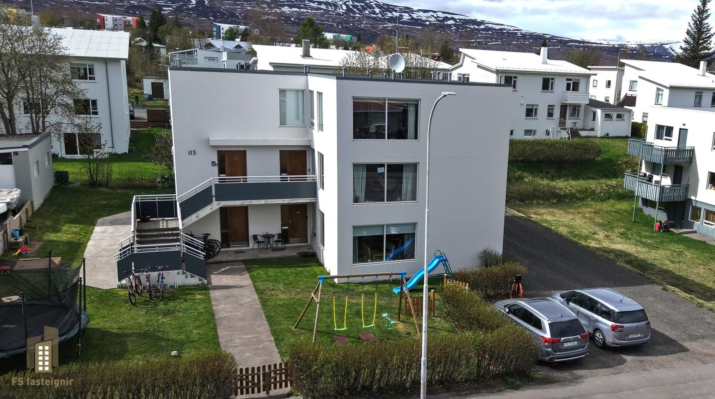 Aðal mynd